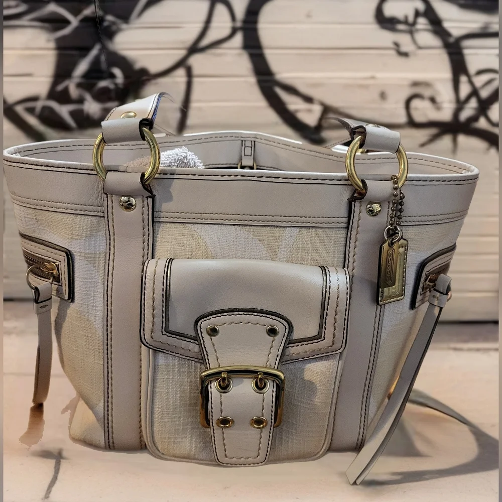 Coach Vintage GiGi Signature Tan And Off White Linen Combination. - Picture 1 of 8